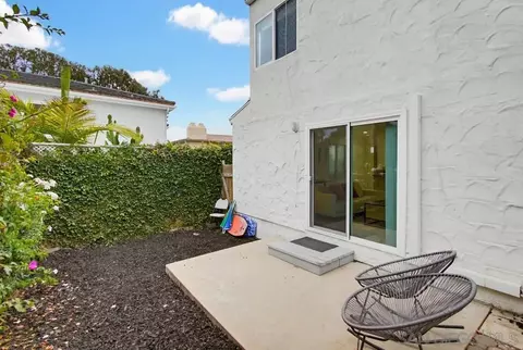 Exterior - 521 Arenas St, La Jolla, CA 92037 photo 4 of 12