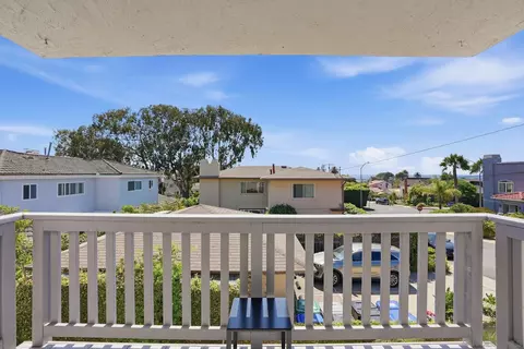 Exterior - 521 Arenas St, La Jolla, CA 92037 photo 8 of 12