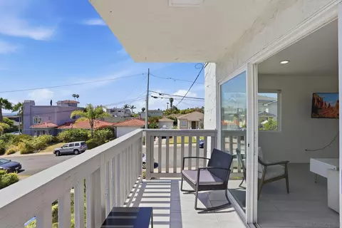 Exterior - 521 Arenas St, La Jolla, CA 92037 photo 9 of 12