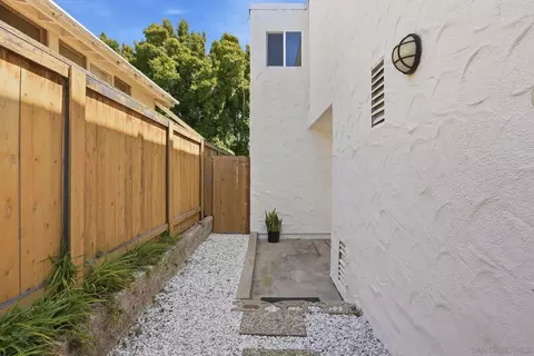 Exterior - 521 Arenas St, La Jolla, CA 92037 photo 6 of 12