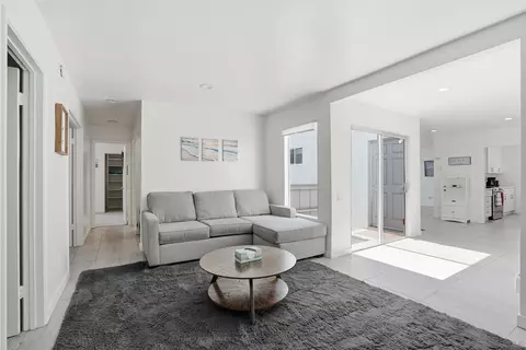 Living - 521 Arenas St, La Jolla, CA 92037 photo 11 of 11