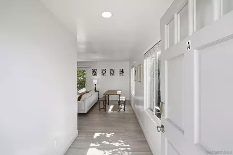 Entry Way - 521 Arenas St, La Jolla, CA 92037 photo 2 of 5