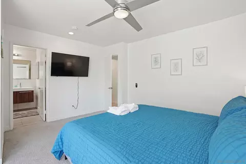 Bedroom - 521 Arenas St, La Jolla, CA 92037 photo 8 of 15