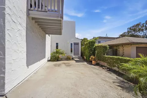 Exterior - 521 Arenas St, La Jolla, CA 92037 photo 2 of 12