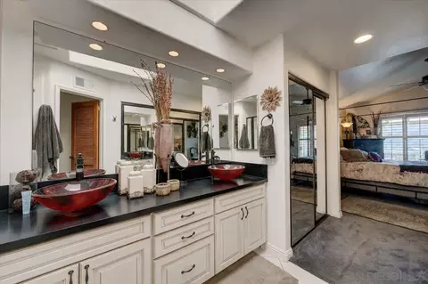 Bath - 1285 Buttonwood Ct, El Cajon, CA 92019 photo 1 of 2