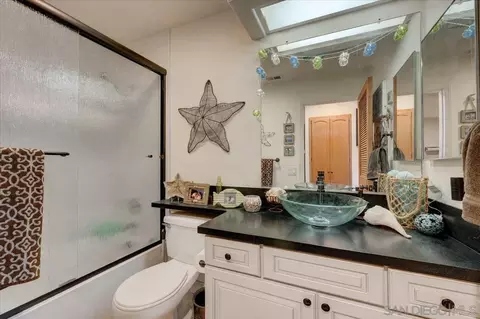 Bath - 1285 Buttonwood Ct, El Cajon, CA 92019 photo 2 of 2