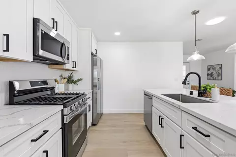 Kitchen - 313 San Dimas Ave, Oceanside, CA 92057 photo 4 of 5