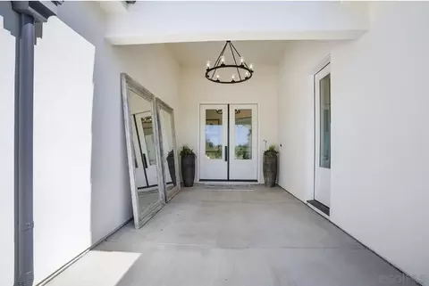 Entry Way - 588 Twin Country Ln, Fallbrook, CA 92028 photo 4 of 5