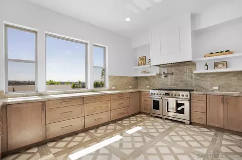 Kitchen - 588 Twin Country Ln, Fallbrook, CA 92028 photo 2 of 5