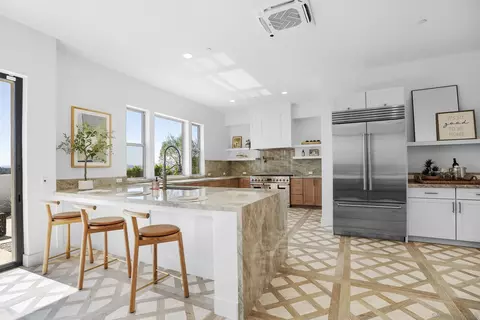 Kitchen - 588 Twin Country Ln, Fallbrook, CA 92028 photo 4 of 5