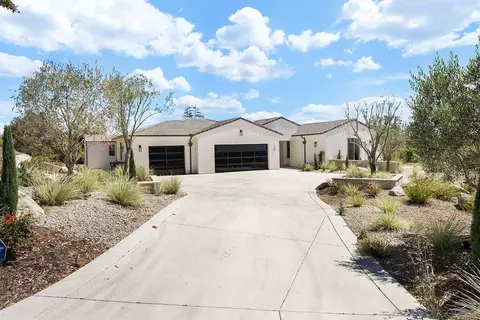 Exterior - 588 Twin Country Ln, Fallbrook, CA 92028 photo 10 of 11