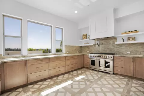 Kitchen - 588 Twin Country Ln, Fallbrook, CA 92028 photo 3 of 5
