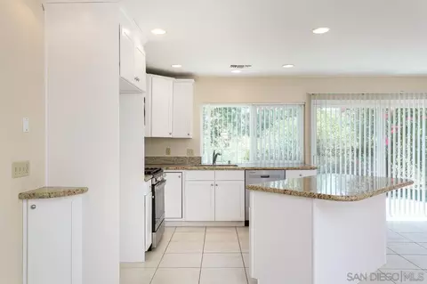 Kitchen - 14933 Cinchring Dr, Poway, CA 92064 photo 5 of 6