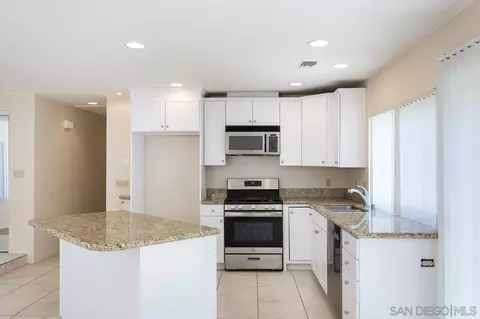 Kitchen - 14933 Cinchring Dr, Poway, CA 92064 photo 4 of 6