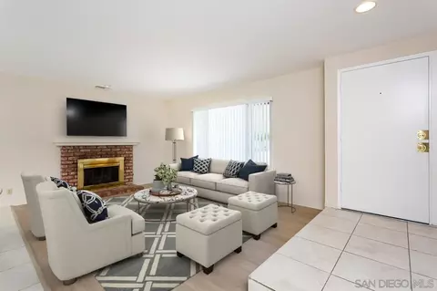 Living - 14933 Cinchring Dr, Poway, CA 92064 photo 2 of 9