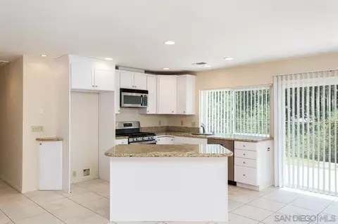 Kitchen - 14933 Cinchring Dr, Poway, CA 92064 photo 2 of 6