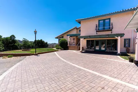 Exterior - 31515 Calle Joya, Bonsall, CA 92003 photo 8 of 10