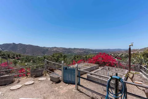 Exterior - 31515 Calle Joya, Bonsall, CA 92003 photo 7 of 10
