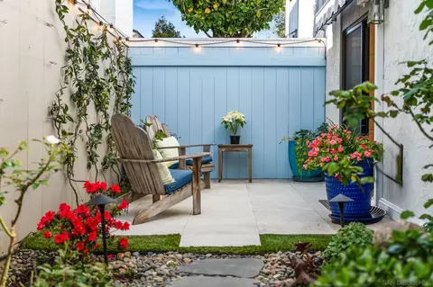 Exterior - 909 Olive Ave, Coronado, CA 92118 photo 5 of 10