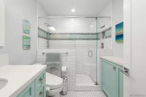 Bath - 909 Olive Ave, Coronado, CA 92118 photo 4 of 4