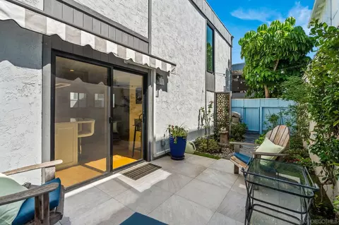 Exterior - 909 Olive Ave, Coronado, CA 92118 photo 4 of 6