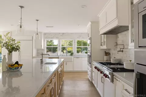 Kitchen - 13610 Rostrata Rd, Poway, CA 92064 photo 4 of 5