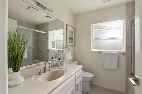 Bath - 13610 Rostrata Rd, Poway, CA 92064 photo 2 of 5