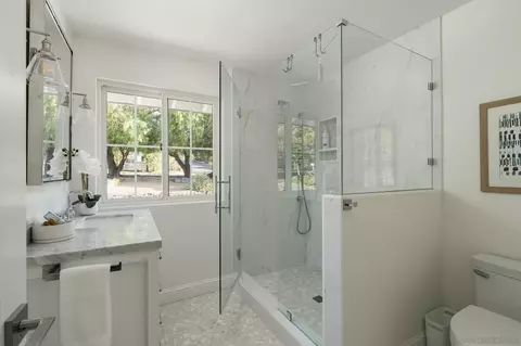 Bath - 13610 Rostrata Rd, Poway, CA 92064 photo 1 of 5