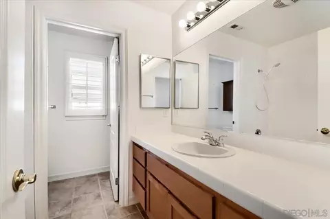 Bath - 118 Windvane Ln, Carlsbad, CA 92011 photo 4 of 4