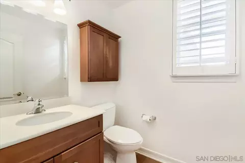 Bath - 118 Windvane Ln, Carlsbad, CA 92011 photo 3 of 4