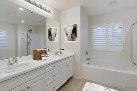 Bath - 35309 Kinsky Way, Fallbrook, CA 92028 photo 2 of 3