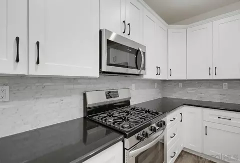 Kitchen - 35309 Kinsky Way, Fallbrook, CA 92028 photo 3 of 6