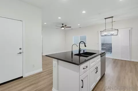Kitchen - 35309 Kinsky Way, Fallbrook, CA 92028 photo 4 of 6