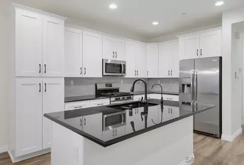 Kitchen - 35309 Kinsky Way, Fallbrook, CA 92028 photo 2 of 6
