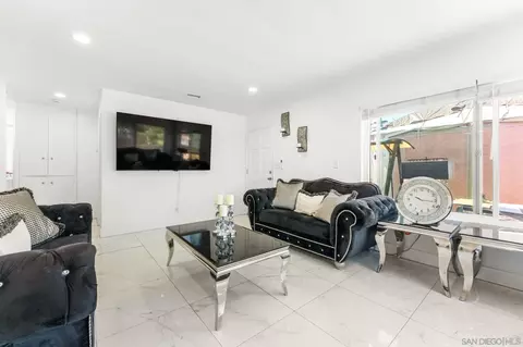 Living - 160 Cedar St, El Cajon, CA 92021 photo 4 of 5