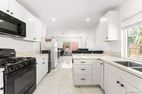 Kitchen - 160 Cedar St, El Cajon, CA 92021 photo 3 of 4