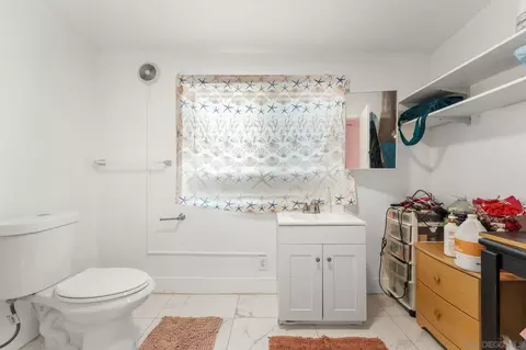 Bath - 160 Cedar St, El Cajon, CA 92021 photo 2 of 7