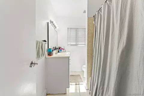 Bath - 160 Cedar St, El Cajon, CA 92021 photo 1 of 7