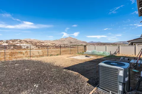 Exterior - 3048 Eveningcloud St, Hemet, CA 92543 photo 5 of 8