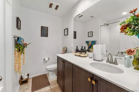 Bath - 3048 Eveningcloud St, Hemet, CA 92543 photo 2 of 2