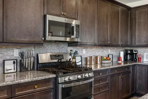 Kitchen - 3048 Eveningcloud St, Hemet, CA 92543 photo 3 of 3
