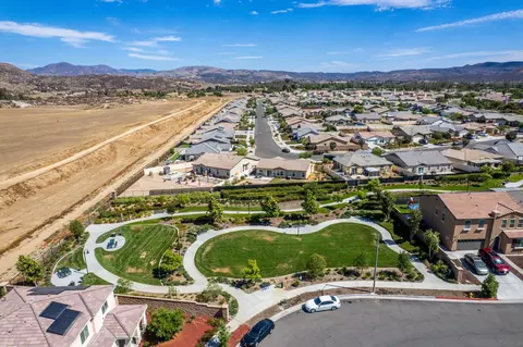 View/Area - 3048 Eveningcloud St, Hemet, CA 92543 photo 4 of 8