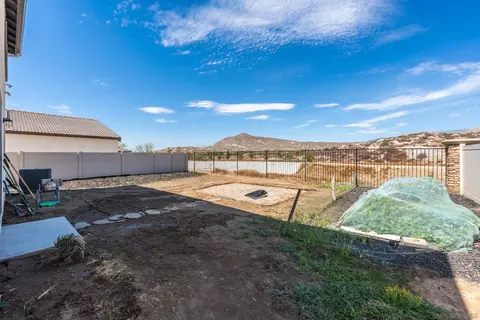 Exterior - 3048 Eveningcloud St, Hemet, CA 92543 photo 3 of 8