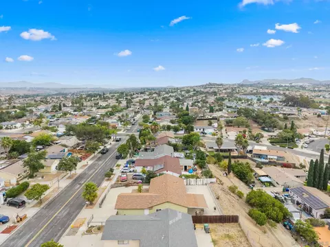 View/Area - 656 Flora Dr, Oceanside, CA 92057 photo 11 of 17