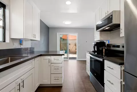 Kitchen - 10316 Great Rock Rd, Santee, CA 92071 photo 4 of 4