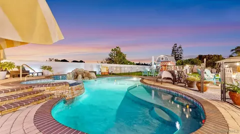 Exterior - 51 Trinity St, Oceanside, CA 92057 photo 2 of 11