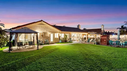 Exterior - 51 Trinity St, Oceanside, CA 92057 photo 6 of 11