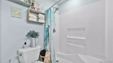 Bath - 51 Trinity St, Oceanside, CA 92057 photo 5 of 7