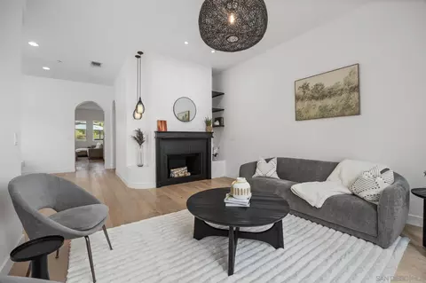 Living - 1042 Alexandra Ln, Encinitas, CA 92024 photo 1 of 2