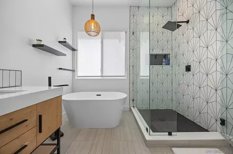 Bath - 1042 Alexandra Ln, Encinitas, CA 92024 photo 2 of 5